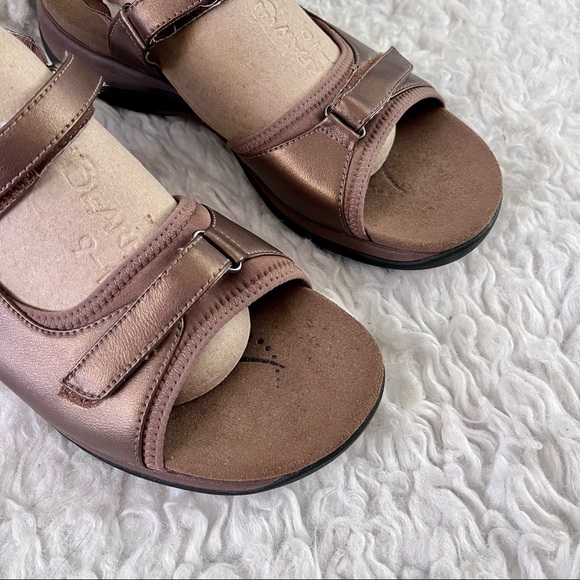 Clarks bronze sandals, size 11 - Picture 2 of 9